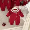 Roupa de Bebê Outono 2026 Novo Estilo Macacão Vermelho para Meninas Pequenas, Adequado para Bebês Meninas de 100 Dias, Roupa Festiva para Primavera e Outono