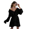 Ropa de Mujer Europea y Americana 2026 Principios de Otoño Vestido Blanco Corto Voluminoso Sexy de Manga Larga con Cuello en V y Bordes Fruncidos