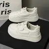 Novos Tênis Brancos de Moda Verão 2026 com Sola Grossa para Mulheres, Sola Plataforma que Aumenta a Altura, Tênis Casuais Versáteis Confortáveis para o Dia a Dia, Tênis Feminino