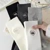 Meias de Novo Estilo Outono e Inverno para Mulheres com Bordado de Coração, Tendência Preto e Branco Cinza Esportivas Longas de Algodão Meias Atacado