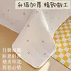 Un juego de tres piezas de cubrecamas hecho de gasa de doble capa y tejido Tencel de tacto fresco, adecuado para uso doméstico, y que se puede usar como protector de colchón o colcha