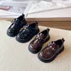 Mocasines de Moda Retro Británica para Niñas 2026 Otoño Nuevo Estilo Zapatos Pequeños de Cuero para Niños Planos Versátiles Estilo Academia