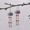 Pendientes vintage de plata S925 con diseño de ciervo dorado, estilo étnico, con borlas y cuentas rojas del sur.