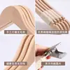 Tienda de ropa Perchero de madera maciza Color madera perchero de ropa sin pintar perchero para pantalones soporte para ropa de mujer y niño perchero de madera antideslizante venta al por mayor