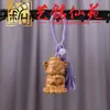 Llavero de gatito juguetón tallado en madera de azufaifo de Yiming Xianyuan, lindo colgante decorativo para mochila de pareja con borla temática de luna