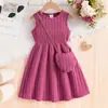 Comercio Exterior Ropa Infantil Verano Niñas Casual Color Sólido Cuello Redondo Sin Mangas Cintura Ceñida Vestido de Punto + Bolso Cruzado