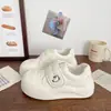 Zapatos Blancos de Suela Gruesa Lindos para Estudiantes Niñas, Nuevos Tenis Versátiles con Velcro Primavera/Verano 2026 Combinados con Faldas