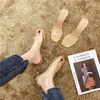 Sandalias de una correa, elegantes y a la moda, con un diseño transparente, tacón grueso y ajuste cómodo para mujer.