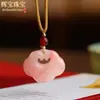Colgante de Jade de Seda Dorada Natural de Xinjiang Flor de Durazno Infusión Nubes Propicias Candado Collar Hebilla de Paz Tarjeta de No Pasa Nada Colgante Colgante de Jade
