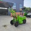 Raspador de material a granel en sitio de construcción de edificios de fábrica, transportador de material, cargador de pala eléctrica pequeña