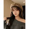 Boina de lana simple bordada con letras estilo coreano para mujer, sombrero de calabaza retro otoño/invierno, sombrero octogonal versátil, sombrero de pintor