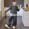 Conjunto de Roupa para Meninas Primavera e Outono 2025 Estiloso Roupa Esportiva para Crianças Maiores Outono Moletom Cinza Listrado Infantil Conjunto de Duas Peças