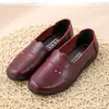 Zapatos Mocasines sin Cordones, Zapatos de un solo color para Mujeres de mediana edad y Mayores, Suela Suave, Antideslizantes, Transpirables de Cuero, Zapatos Planos para Mayores, Primavera y Otoño 2026