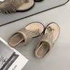 Nuevas sandalias elegantes para exteriores, pantuflas de suela gruesa para mujer, con borlas, chanclas de dedo para verano, tacón de cuña, chanclas de suela blanda
