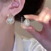 Brincos de Gota Cheios de Diamante Exquisitos e de Alta Qualidade, Presilhas de Orelha Douradas da Moda de Luxo Leve, Brincos Tendência 2026 Estilo Influenciador