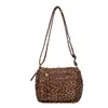 Bolso de hombro nuevo de nailon con estampado de leopardo, estilo callejero moderno, bolso cruzado retro, bolso de mano casual para mujer, adecuado para ir al trabajo