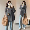 Jq Jingqi Ropa de Maternidad Suéter de Punto Otoño y Primavera 2026 Nuevo Estilo Holgado Manga Larga Oso Muñeco Camisa Camiseta Sudadera