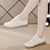 Zapatos Blancos para Mujer 2026 Primavera y Verano Nuevo Estilo Zapatos de Maternidad para Madres, Zapatos Casuales de Cuero a la Moda, Zapatos Planos Versátiles y Cómodos