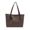 Bolsa de Mano Tote de Lujo Ligero Estilo Mori al por Mayor para Mujer 2025 Otoño Nuevo Bolso de Hombro de Gran Capacidad Bloqueo de Color de Moda Bolso de Axila