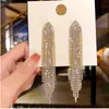 Pendientes Largos Europeos y Americanos Populares Super Brillantes con Borlas Exageradas para Mujer, Modernos, Lujo Ligero, Gama Alta, Tendencia, Exquisitos y Versátiles