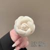 Broche Camelia de Lujo Ligero para Mujer, Exquisito Corsage de Rosa Mariposa, Accesorio Floral Niche de Alta Gama para Abrigo de Traje
