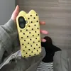 Oreja de Gato Crema Pastel Lunares Bomba de Crema Aplicable a Funda de Teléfono Apple 17 Simple Suave Pegajoso Lado iPhone 16 Huella de Gato Carcasa 15