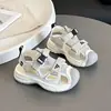 Sandalias para Niños Niños 2026 Nuevos Zapatos de Verano Transpirables Deportivas de Punta Cerrada Estilo Delgado Sandalias Frescas de Verano para Niñas