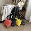 Bolso cruzado pequeño cuadrado a cuadros de moda transfronterizo 2026 tela de nailon nuevo estilo japonés casual simple para mujer