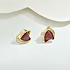 Brincos Geométricos Exquisitos Versáteis em Vermelho Angorá com um Design de Nicho Vintage, Brincos Esmaltados em Formato de Coração Tendência para Mulheres