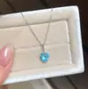 Collar de Plata de Ley S925 con Corazón Pequeño de Diamante Azul Cereza para Mujer, Estilo Japonés Lujo Ligero Diseño de Nicho de Alta Gama Cadena Popular para Clavícula