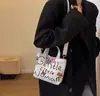 Bolsa Pequena de Lona com Letras Moda Feminina Comércio Exterior Nova Casual Estilo Ocidental Transversal para Celular Bolsa de Mão para Sair Atacado