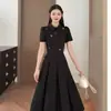 Vestido Polo Slimming de Cintura Novo para Verão 2026 Feminino Tamanho Grande Curvas Temperamento MM Versátil Manga Curta Pequeno Vestido Preto