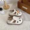 Nuevos Zapatos Primavera/Verano 2026 Cubierta de Dedo de Conejo Sandalias de Dibujos Animados Huecas para Niños Zapatos Pequeños de Cuero Zapatos de Princesa para Niñas