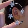 Pendientes de lujo ligeros con una sola perforación y diseño de flor de diamante. Pendientes avanzados con detalles de puntos. Oferta especial de AliExpress.
