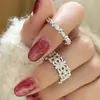 Anel Exquisito com Padrão Vazado Doce e Cool para Mulheres, Versátil e Fashion, Anel Aberto Empilhável, Anel para Dedo Indicador com Design de Nicho