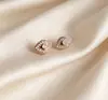 Nuevos Pendientes de Clip de Moda Tendencia Transfronteriza Más Vendidos Lujo Ligero Chapado en Cobre Oro Champán Circonita Corazón Geométricos para Mujeres, Pendientes Únicos Versátiles