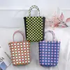 Bolsa Tejida Nueva de Fábrica Bolsa Cuadrada Pequeña Bolsa de Cesta de Plástico para Verduras Color Cesta Pequeña Coincidencia de Foto Bolsa de Playa Bolsa de Mujer