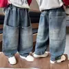 Jeans Infantil de Primavera e Outono com Bolso Grande Bordado Calças de Outono Estilo Coreano Largas de Barra Reta Calças de Bebê Tendência