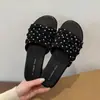 Chinelos Versáteis para Mulheres, Uso Externo de Verão, Novo Estilo 2026, Sola Macia, Fundo Plano, Franzido, Bolinhas, Estilo Francês, Tira Única, Sandálias de Praia