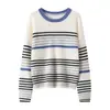 Suéter feminino de cashmere com gola redonda, apresentando um estilo simples e descontraído com listras contrastantes, perfeito para outono e inverno, e projetado com um corte mais grosso e amplo