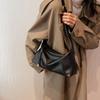 Bolsa Popular para o Dia a Dia Feminina 2024 Nova Moda de Nicho Bolsa Tote Macia Estilo Coreano Elegante Bolsa de Ombro/Axila