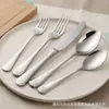Venta al por mayor del fabricante Juego de cubertería con estampado de serpiente estilo europeo Juego de cinco piezas de acero inoxidable Cuchillo para bistec, Tenedor, Cuchara, Cucharita de café, Tenedor y cuchara de postre