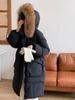 Abrigo Largo de Plumas de Moda de Gama Alta con Cuello de Piel de Mapache para Mujer 2026 Invierno Bolsillo Grande Cintura Ajustable Chaqueta de Trabajo por Encima de la Rodilla