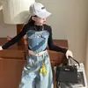 Conjunto Estilo Coreano para Meninas Primavera 2026 Novo Doce e Descolado Top Patchwork Jeans Coração Calça Jeans Wide-Leg Solta com Strass