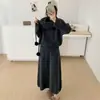 Cachecol estiloso, suéter de tricô elegante e saia - um conjunto de três peças para outono e inverno, com caimento solto e valorizador, e projetado para vendas transfronteiriças