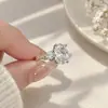 Anillo de Huevo de Paloma Ovalado de Moissanita Estilo Lujo para Mujer Anillo de Temperamento de Moda Súper Brillante Lujo Ligero Accesorio Versátil de Gama Alta