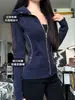 Chamarra con capucha ajustada para mujer, nuevo estilo coreano de primavera y otoño, sudadera con capucha casual adelgazante en el hombro derecho, top delgado de yoga entallado a la cintura