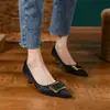 Elegantes zapatos de tacón alto estilo retro para mujer para combinar con faldas, nuevos zapatos de salón de punta cuadrada con hebilla cuadrada estilo francés para primavera y otoño 2026