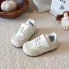 Zapatos de Forrest Gump para niños, colección primavera/otoño 2026, zapatos casuales de suela blanda para niñas, zapatillas blancas versátiles estilo coreano, zapatos deportivos para niños pequeños y niños pequeños