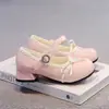 Zapatos para niñas 2026 nuevos zapatos de cuero para niños tacones pequeños rosas zapatos de boca poco profunda dulces y a la moda hermosos zapatos de princesa zapatos de vestir